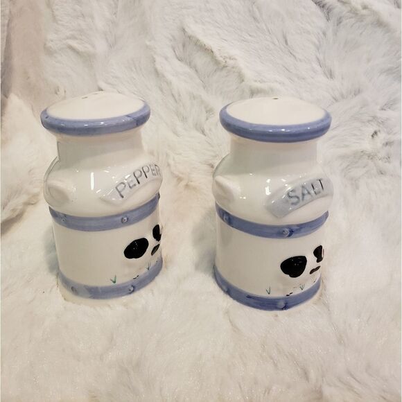 Salt & Pepper Shakers - Picture 5 of 9